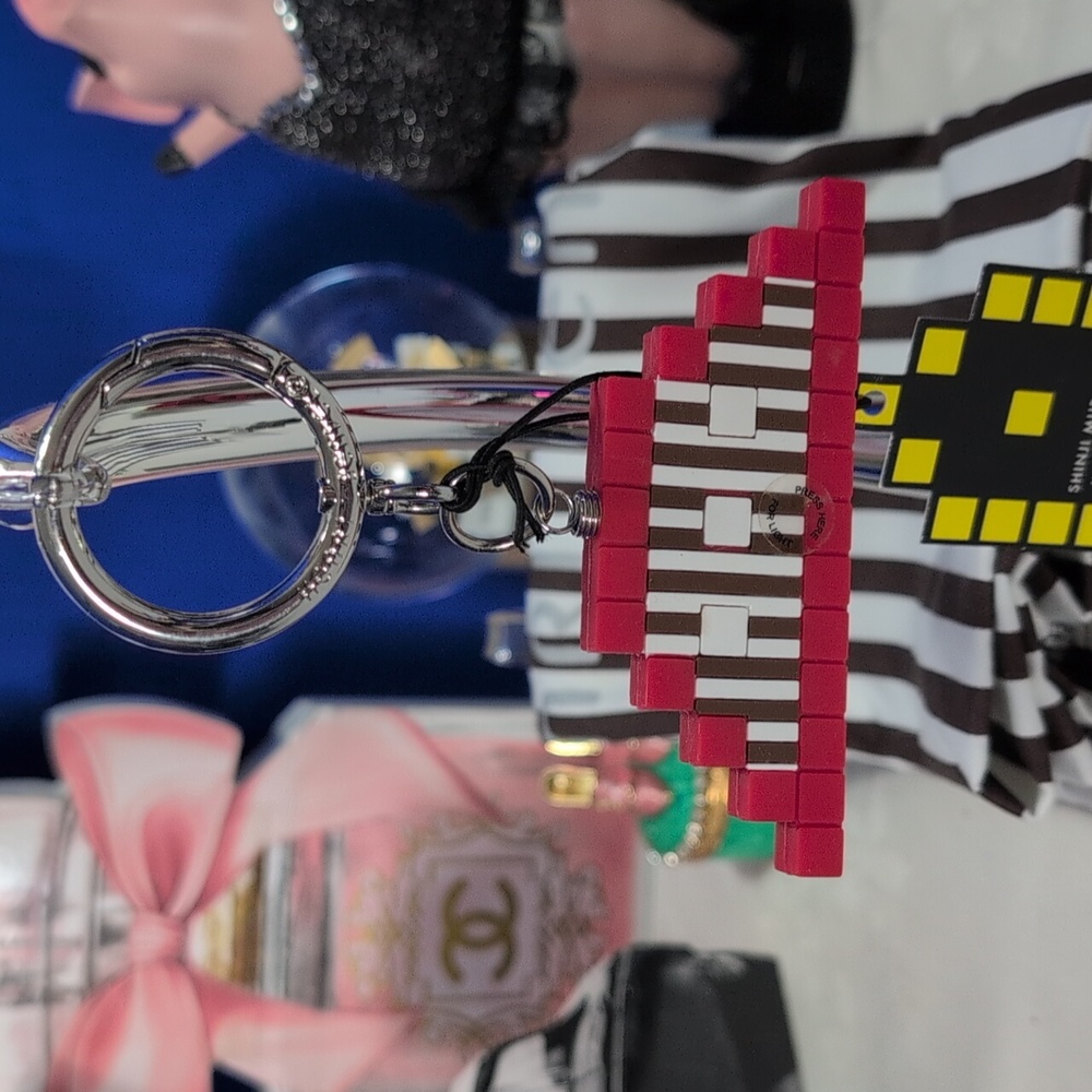 Henri Bendel X Murakami Keyring/ Bag Charm - RARE- Limited Edition - Picture 2 of 5